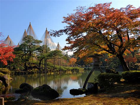  Kenroku-en Gardens: A Symphony of Nature and Serenity