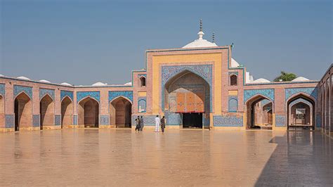  Shah Jahan Mosque: A Majestic Oasis of Mughal Architecture and Spiritual Serenity