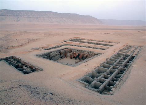  Unveiling the Secrets of Umm el-Qaab: An Ancient Necropolis Bursting with History!